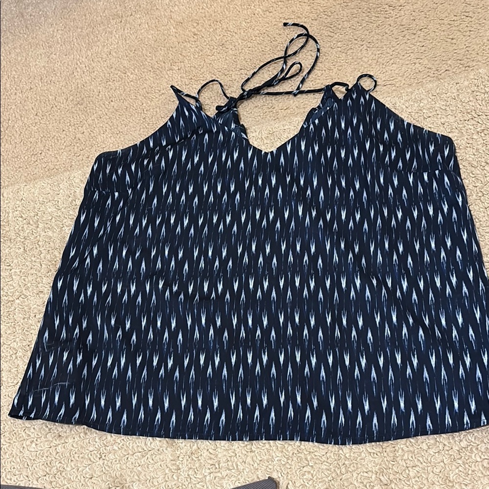 Navy and White Patterned camisole tank Top, Banana Republic, size Large. Lined.